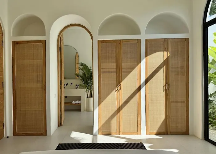 Villa Dolce X The Young Uluwatu